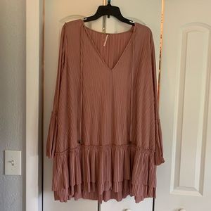 Cute flowy comfortable dress never worn